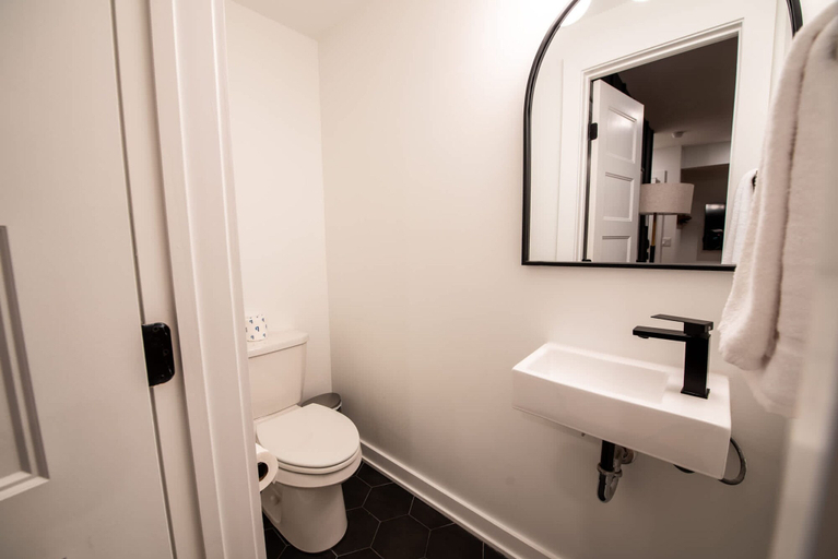 Room 2, Sosuite NEW 2BR Apt w W D Split Level, Philadelphia