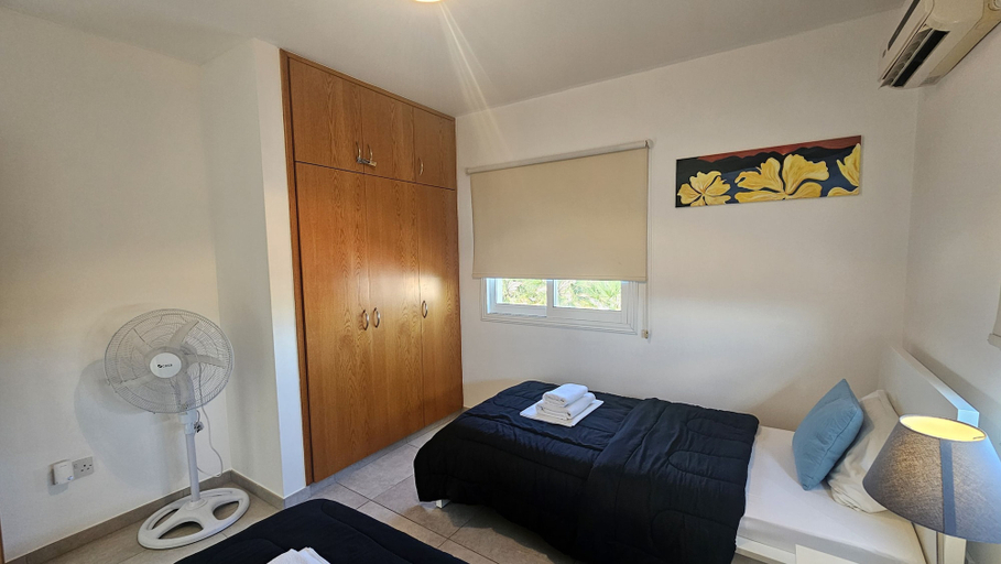 Room 3, 55 ATH - Stay Villa Harsha