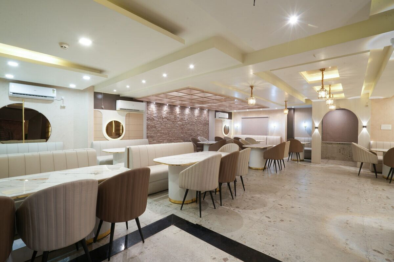 Food & Drinks 4, Hotel Square 36, Kota