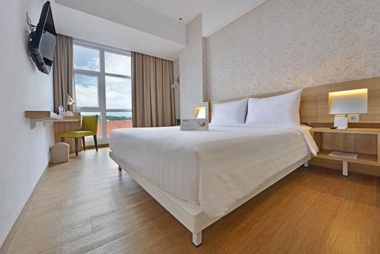 Bedroom 5, Whiz Prime Hotel Basuki Rahmat Malang, Malang