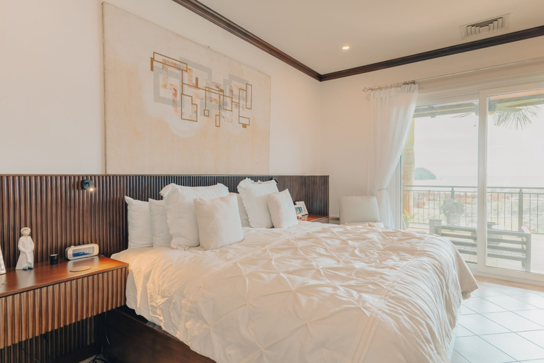 Room 4, CR Luxury Altavista 2A 3 Bdrm, Garabito
