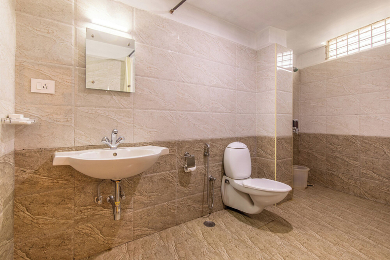 Bathroom, Vinayaga Inn by Poppys Ooty, The Nilgiris