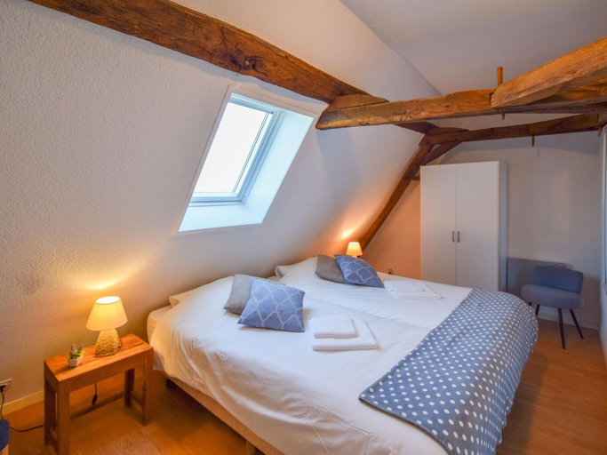 Room 4, Cultural Treasure in Dordogne With Furries, Dordogne