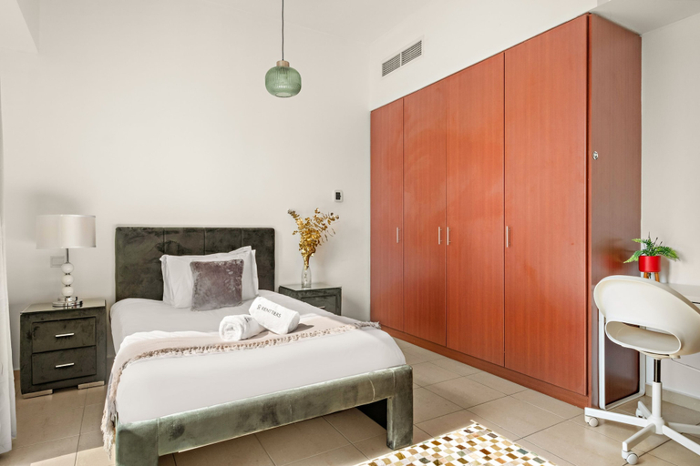 Room 4, Jumeirah Beach Apartment, Dubai
