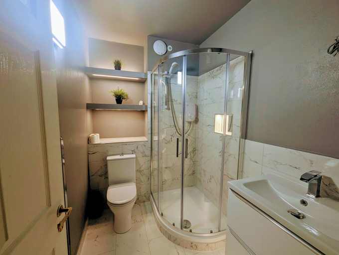 Bathroom 4, Romantic Apartment - The Youghal