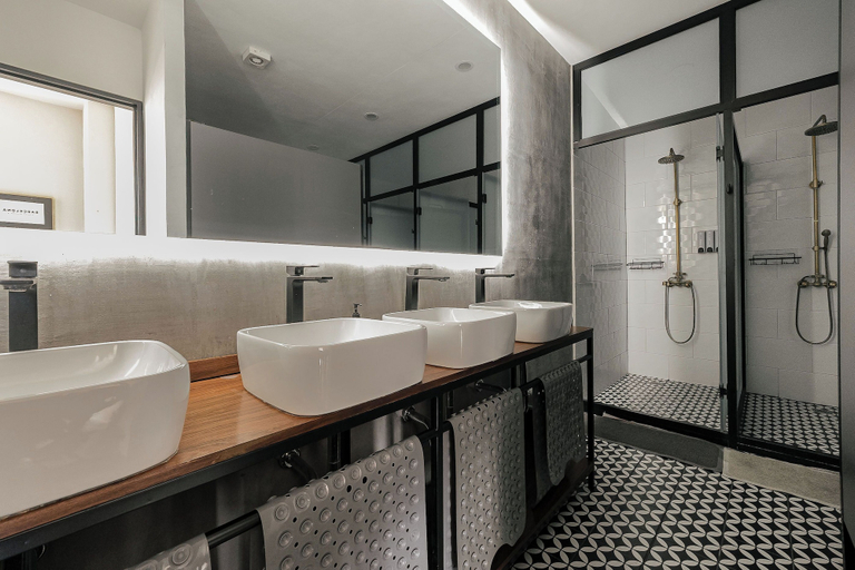 Bathroom 5, Bed in mixed room near Coyoacan, Mexico City
