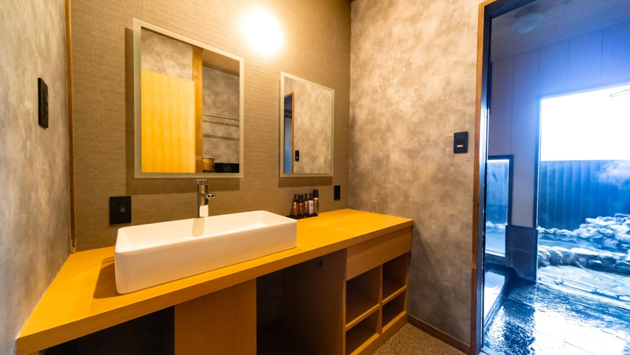 Bathroom 11