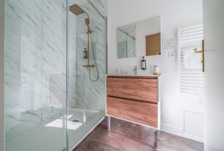 Bathroom 26