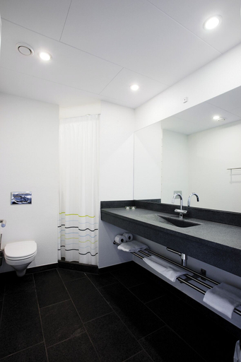 Bathroom 4, Hotel Strandtangen, Skive