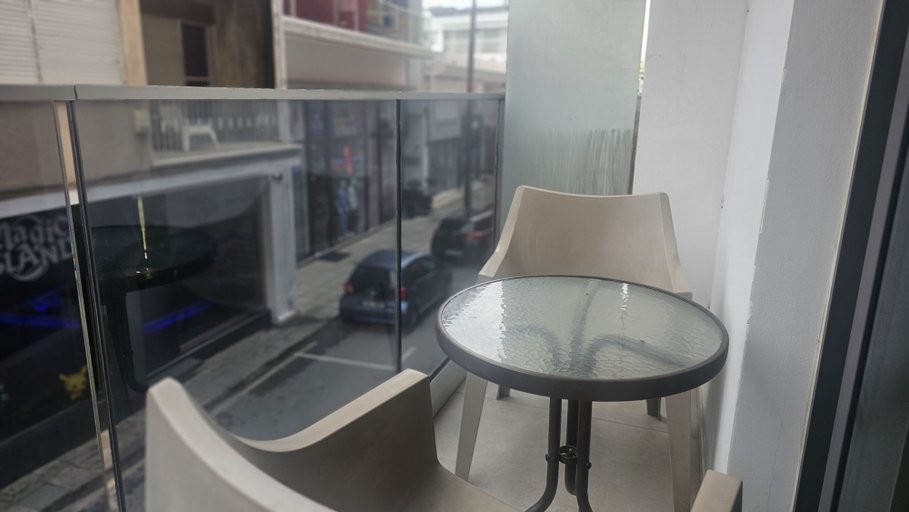 Room 2, 12 LCA - Stay Finibreeze Apartment, Larnaca