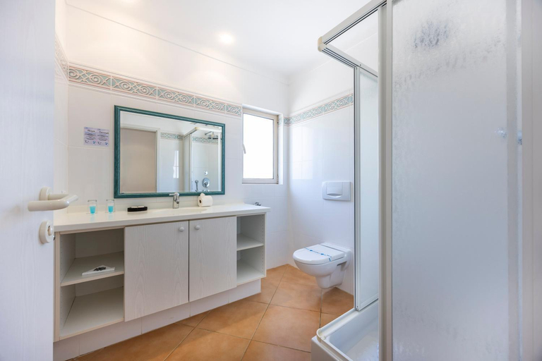 Bathroom 5, Vila Palmeira, Lagos