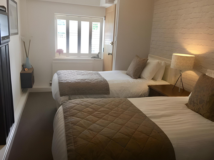 Bedroom 2, The Swan Inn, Cheshire East