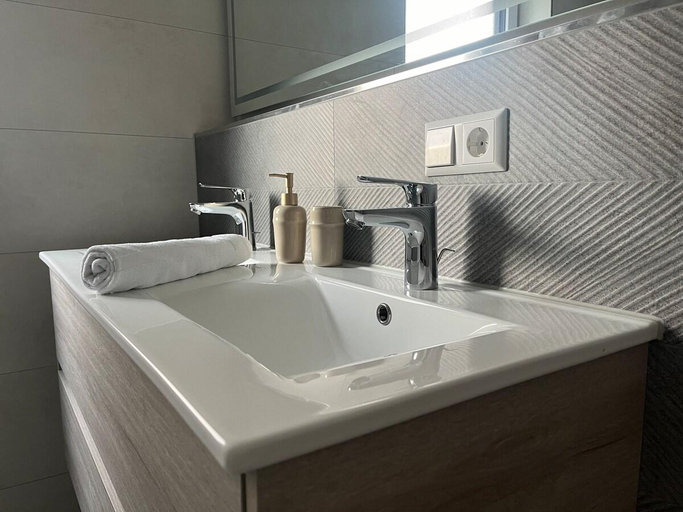 Bathroom 2, Apartment mit Balkon / Rulantica 20 min/Europapark, Ortenaukreis