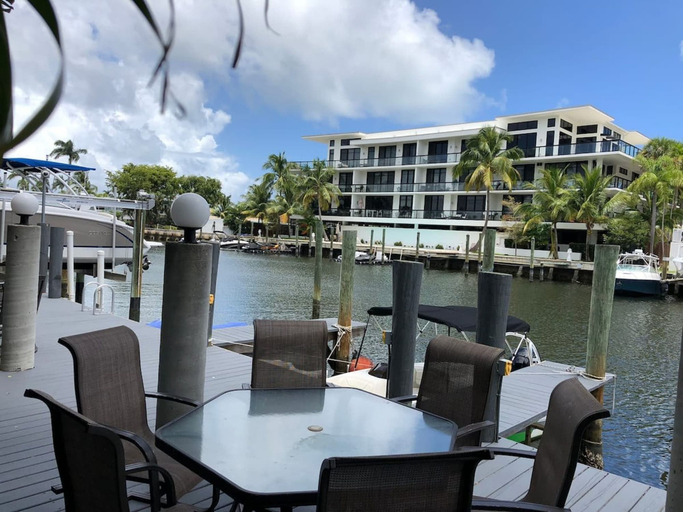 Room 3, Singer House on the Water, Broward