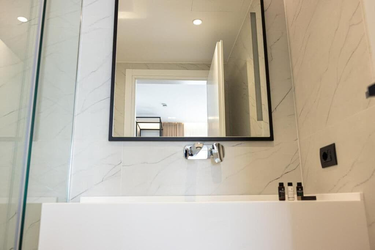 Bathroom 5, Lans Hotel, Sarandës