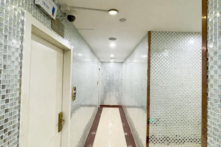 Bathroom 2, C8 Chain Hotel, Shanghai