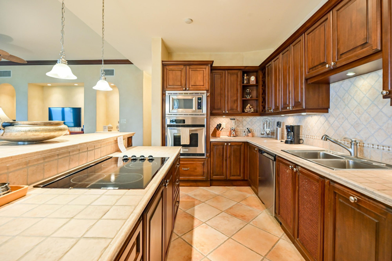 Room 4, CR Luxury Marbella 6D 3 Bdrm, Garabito