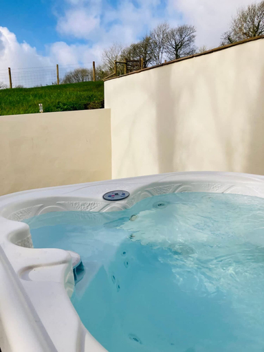 Room 3, Secluded Cottage With hot tub, Pembrokeshire