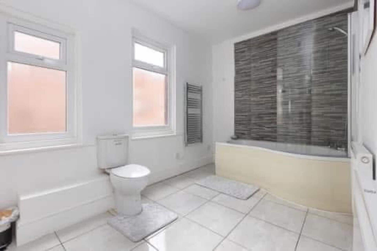 Bathroom, Blackpool Bliss House - 5 Bedrooms, Blackpool