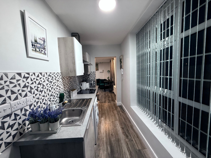 Private kitchen 5, Spacious Central Bull Ring Apt, Birmingham