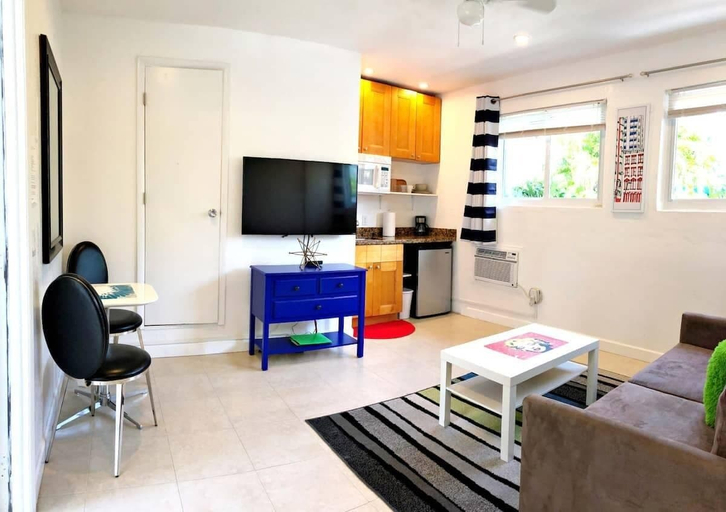 Room 3, Studio in Las Olas Near FL Beach, Broward
