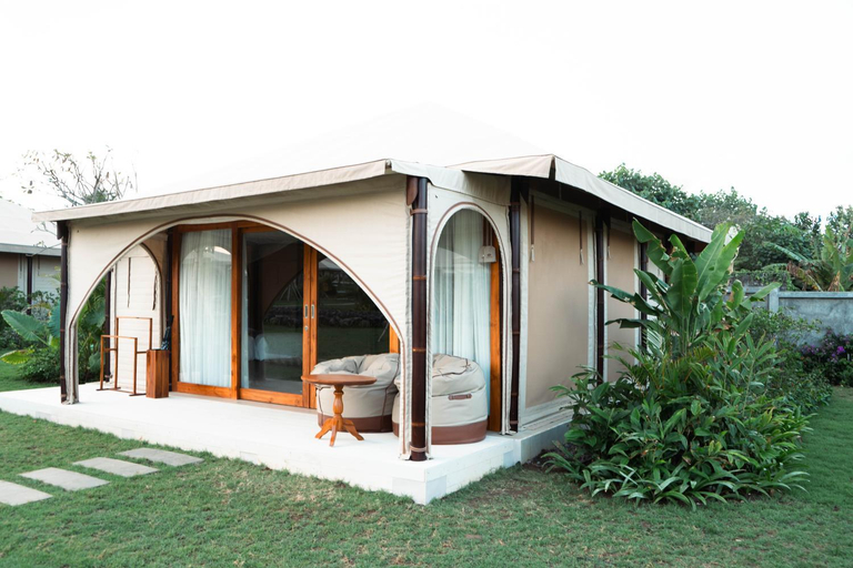 Exterior 11