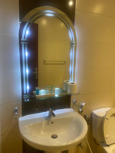 Bathroom 5, Asis Rise شروق الواحات الراقية للشقق المخدومة, Jeddah