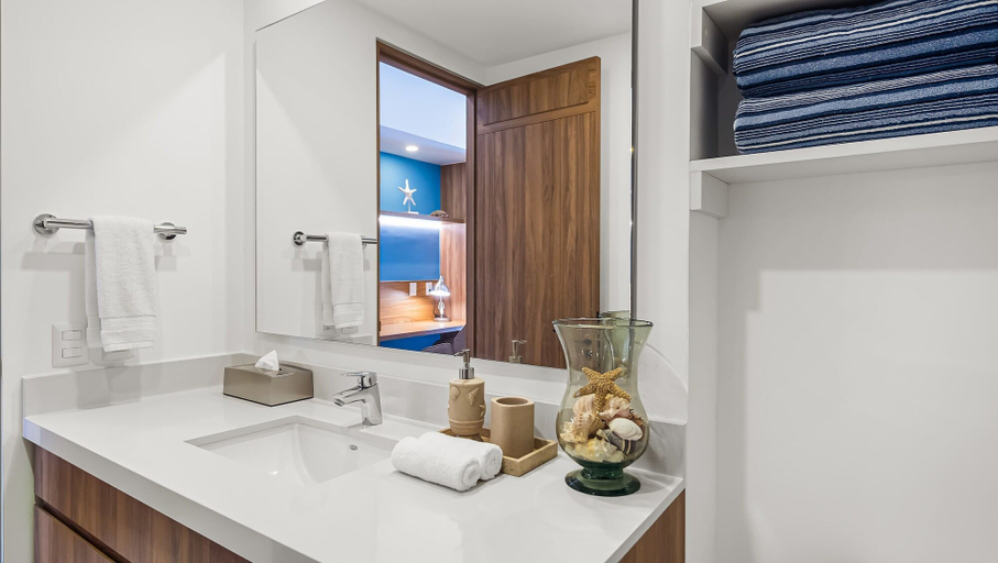 Room 2, Oceanfront 1BR With Balcony - Sea View Pools, Puerto Vallarta