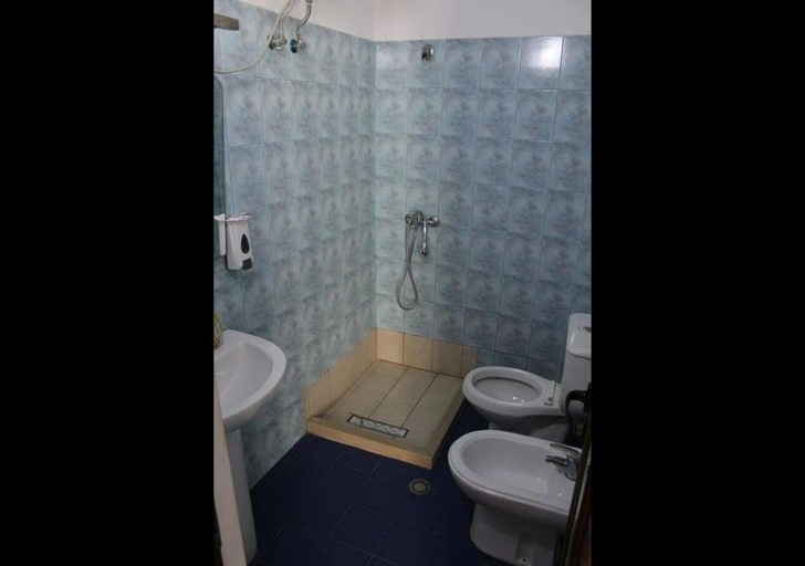 Bathroom 4, Colosseo Vlore, Vlorës