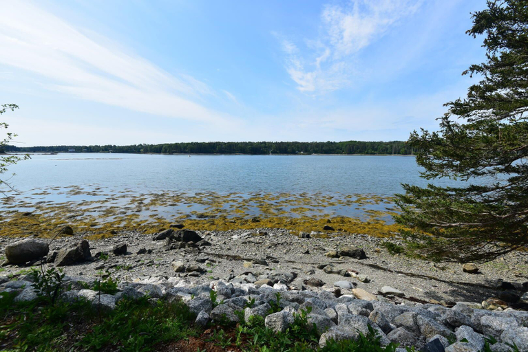Others 5, Cottage on Northwest Harbor, Hancock