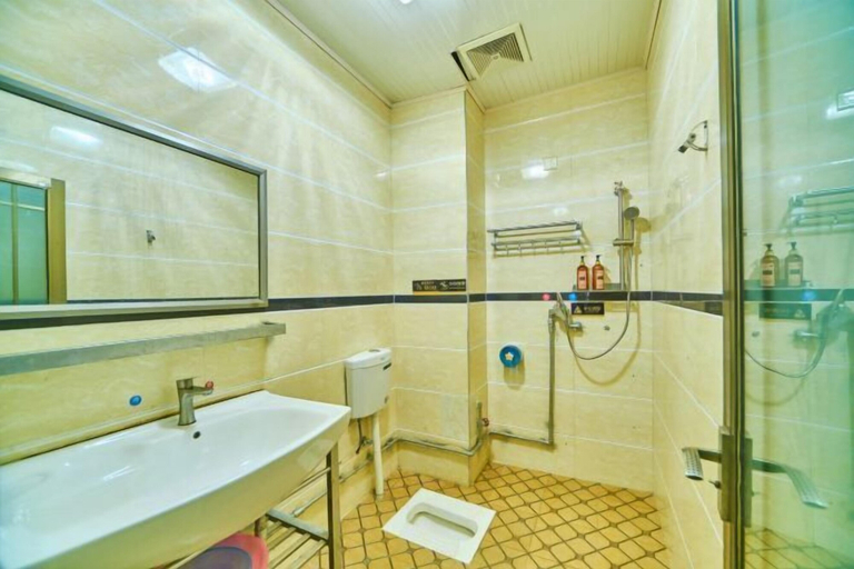 Bathroom, Danxia Mountain Fengqing Hostel, Shaoguan