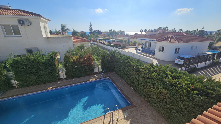 Room 5, 55 ATH - Stay Villa Harsha
