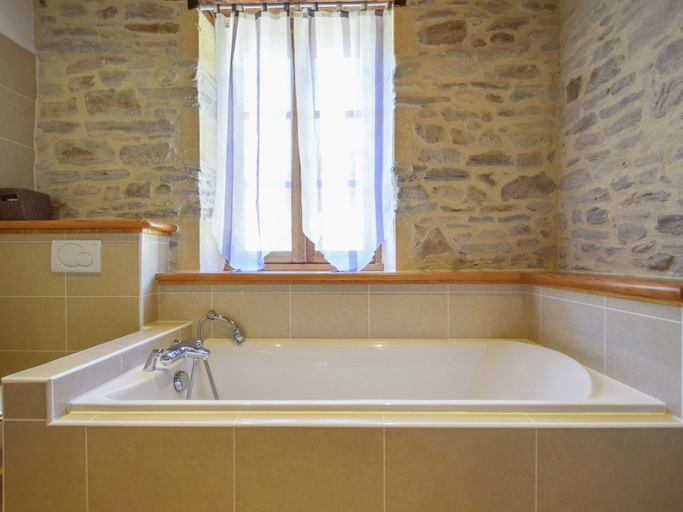 Bathroom 4, Elegant Countryside Retreat, Dordogne