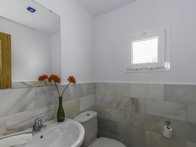 Room 5, Camino del Tejar I 10823, Cádiz