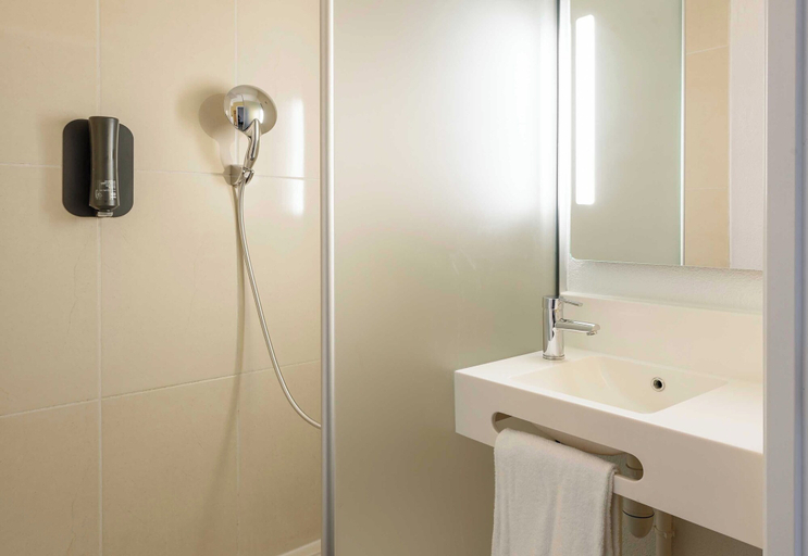 Bathroom 4, B&B HOTEL Toulouse Purpan Zénith, Haute-Garonne
