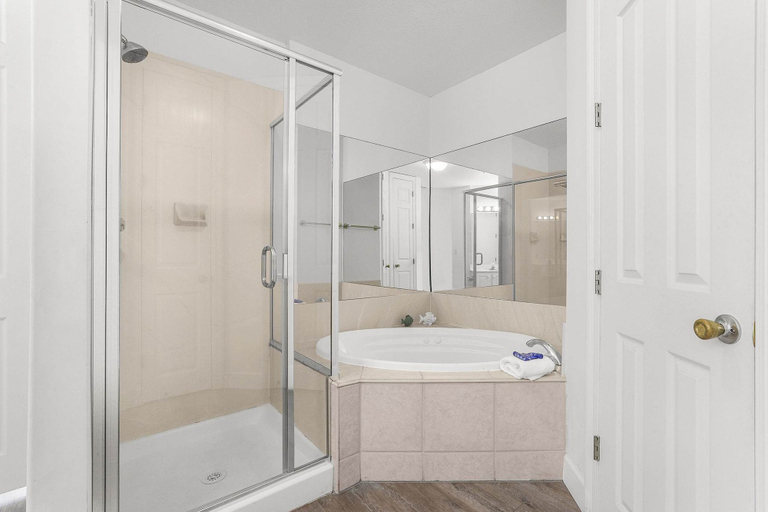 Room 5, Grand Pointe 512 Gulf-front Stunning Views Top-notch Amenities, Baldwin