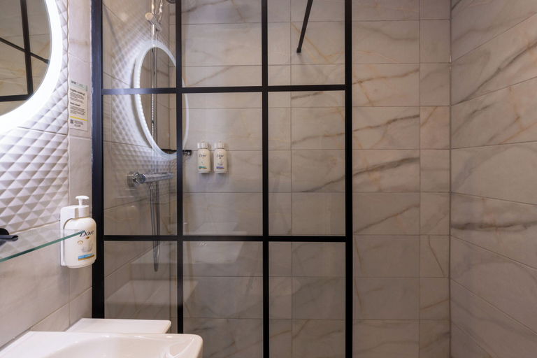 Bathroom 4, Garner Reading City Centre by IHG, Reading