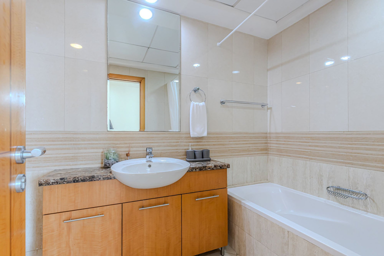 Room 5, Marinascape Oceanic in Dubai, Dubai