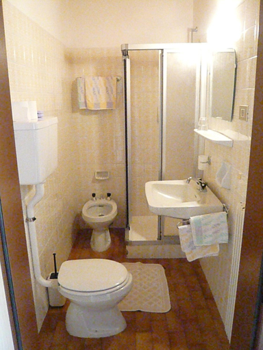 Bathroom 4, Hotel Heidi, Bolzano