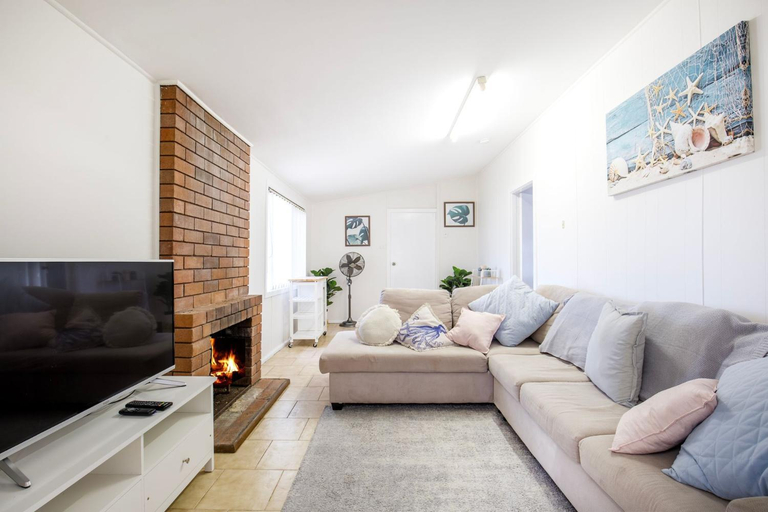 Others 4, Crystal Bay - Pet Friendly - 3 Mins Walk to Beach, Shoalhaven - Pt B