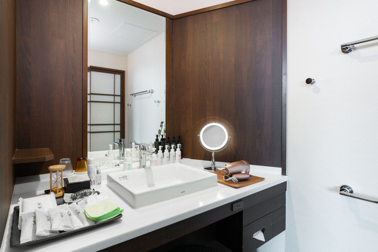 Bathroom 18