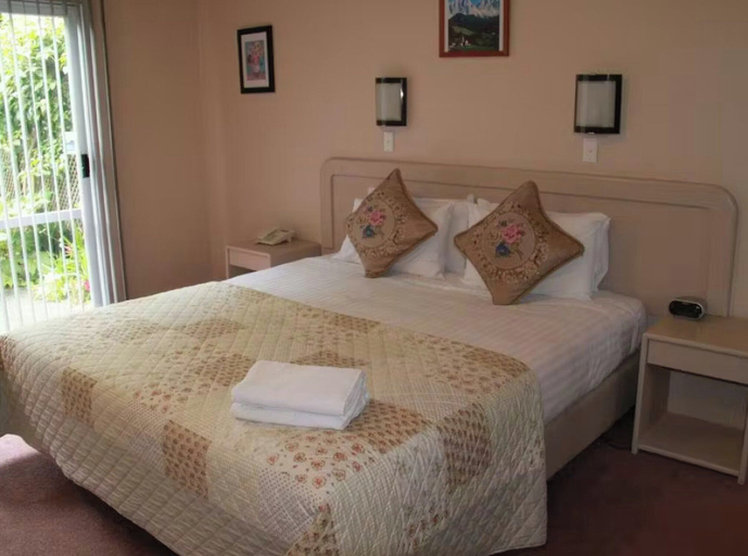 Bedroom 3, Asure Camelot Arms Motor Lodge, Manukau