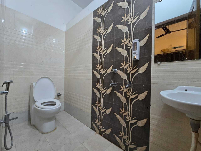 Bathroom 3, Homaya, Varanasi