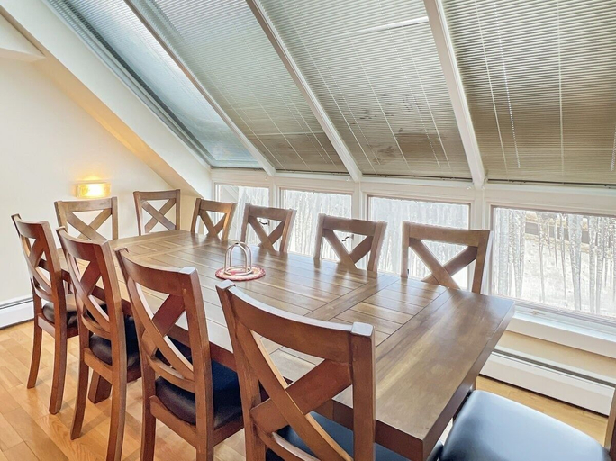 Food & Drinks, Sunrise Mountain Village by RedAwning, Rutland
