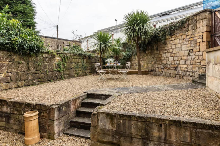 Room 3, Elegant Georgian Flat in Historic Bath With Garden, Bath and North East Somerset