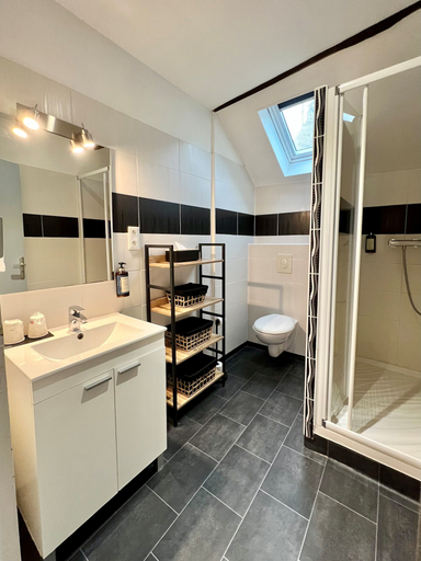 Bathroom 27