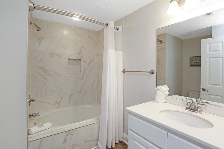 Bathroom 3, Summerhouse 209, Bay