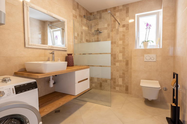 Bathroom 2, Lapis - Luxury Apartment - Shared Pool - Villa Smaragd, Makarska