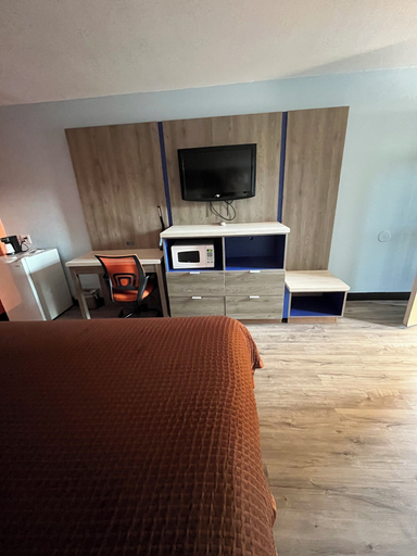 Others 5, Lovington Inn, Lea
