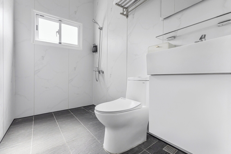 Bathroom 3, Muij, Pingtung